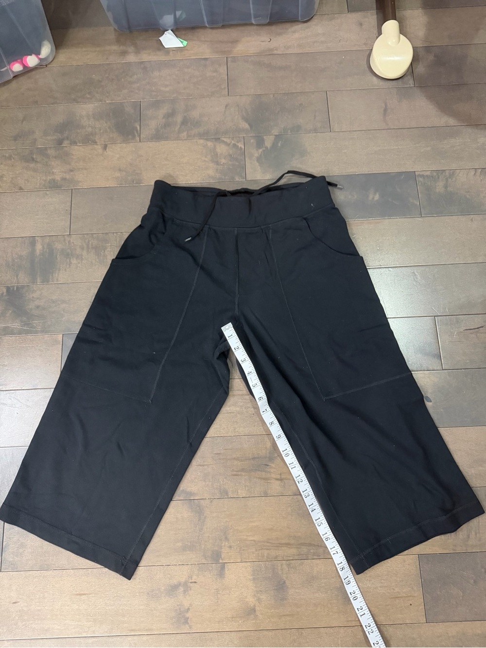Lululemon Wide Leg Crop Pants size (Can fit small/Medium)